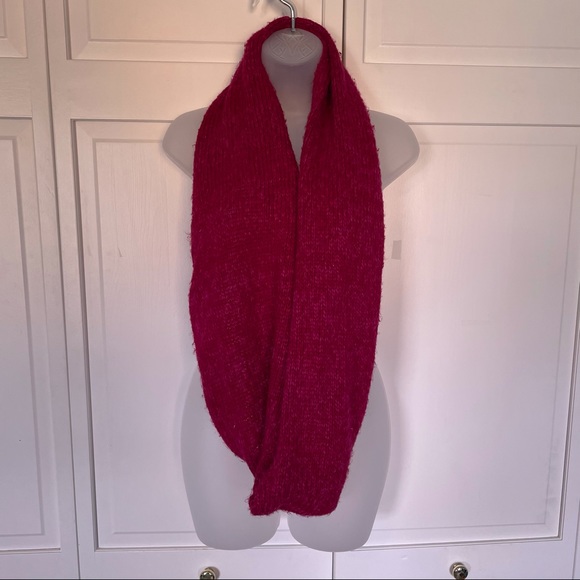 Red Pink Knit Infinity Scarf Winter Fall Warm - Picture 6 of 8